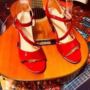 🍄Stunning Red Patent Open Toe Heels!